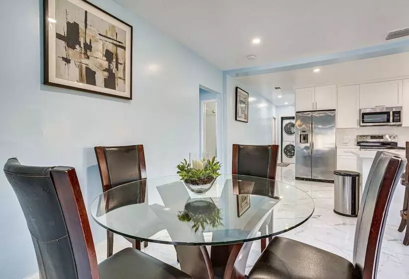 North Miami Home W/ Central A/c: Walk To Beaches!