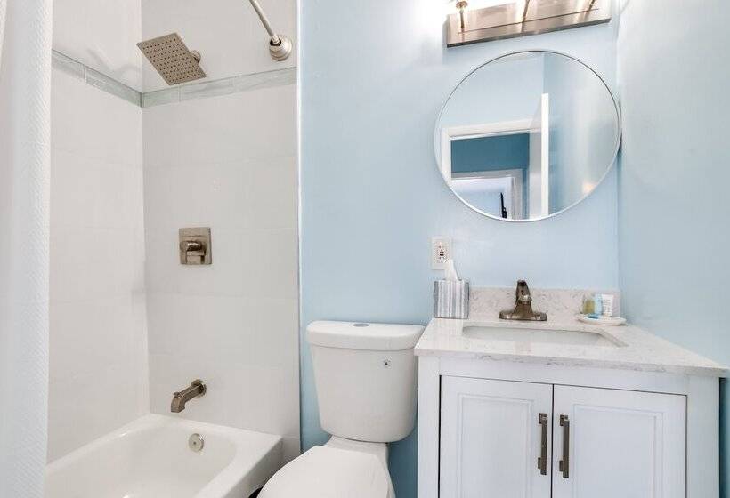 North Miami Home W/ Central A/c: Walk To Beaches!