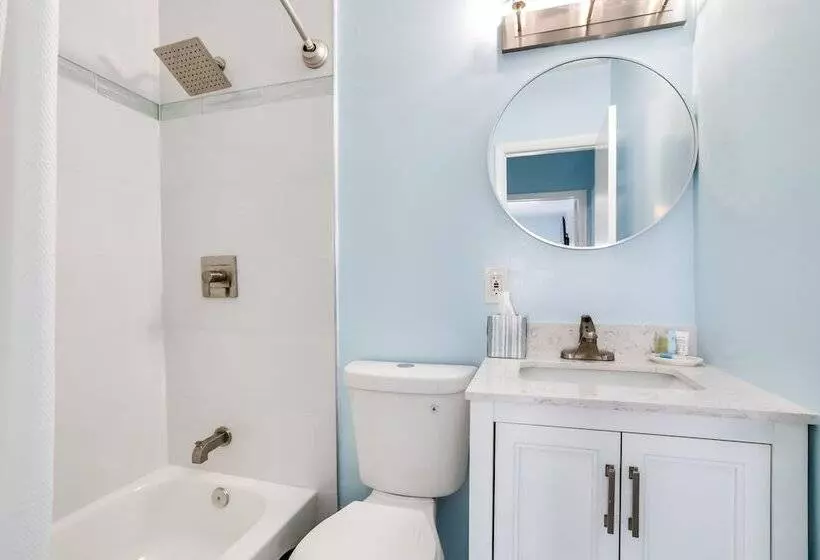 North Miami Home W/ Central A/c: Walk To Beaches!