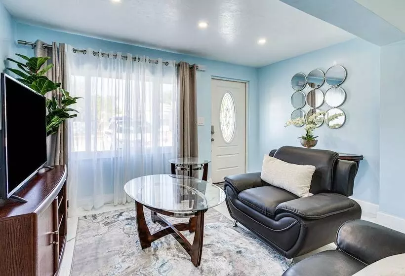 North Miami Home W/ Central A/c: Walk To Beaches!