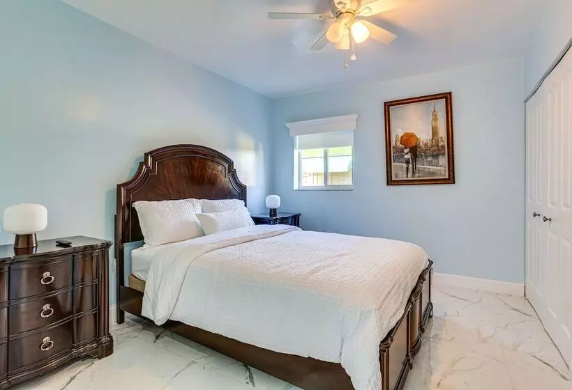 North Miami Home W/ Central A/c: Walk To Beaches!