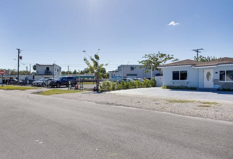 North Miami Home W/ Central A/c: Walk To Beaches!