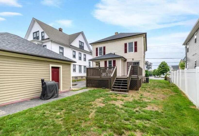 اقامتگاه Black Rock Home 4 Bed Jacuzzi Bath Beach