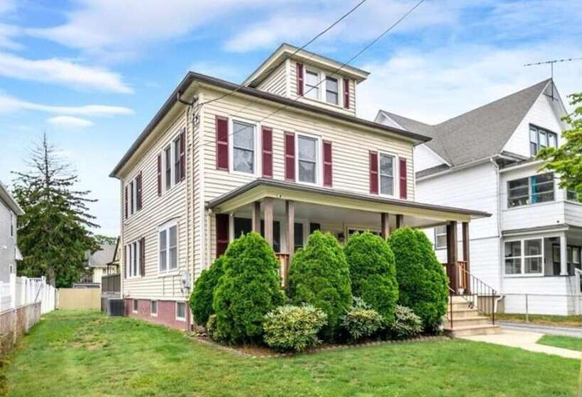 اقامتگاه Black Rock Home 4 Bed Jacuzzi Bath Beach