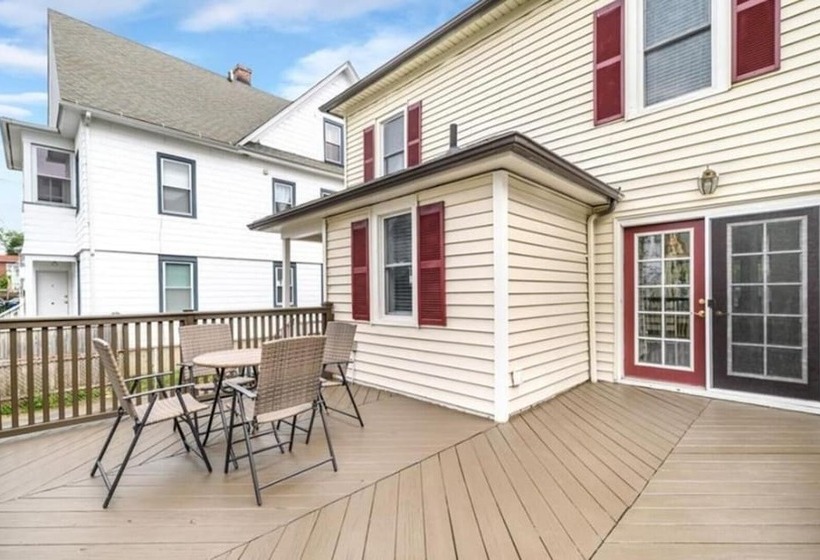 اقامتگاه Black Rock Home 4 Bed Jacuzzi Bath Beach