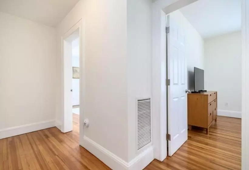 Residenssi Black Rock Home   4 Bed   Jacuzzi Bath   Beach