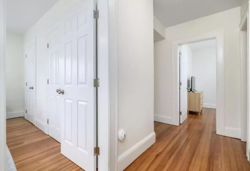 Residenssi Black Rock Home   4 Bed   Jacuzzi Bath   Beach