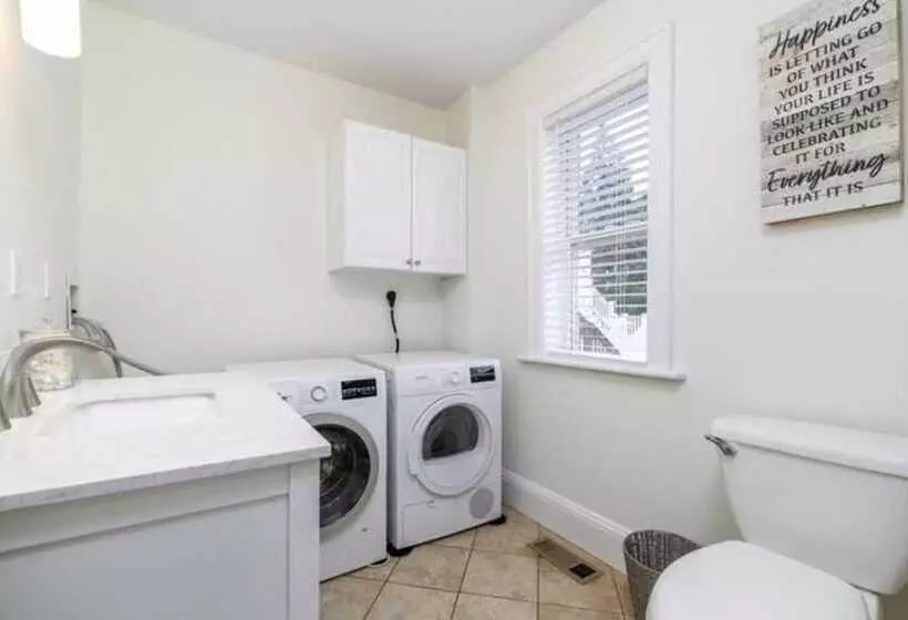 Residenssi Black Rock Home   4 Bed   Jacuzzi Bath   Beach