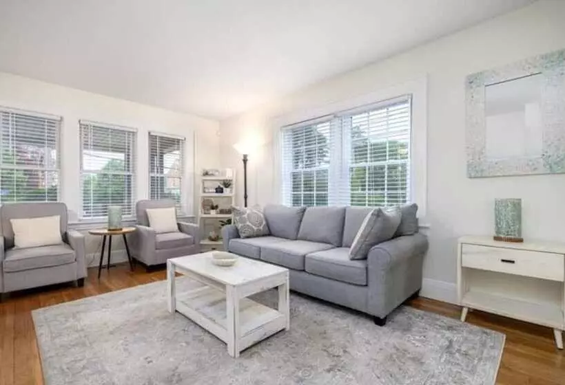 Residenssi Black Rock Home   4 Bed   Jacuzzi Bath   Beach