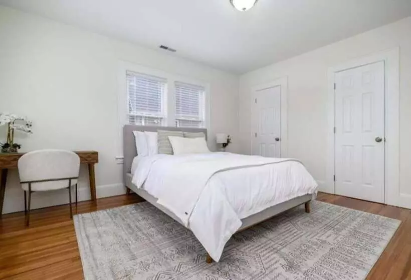 Residenssi Black Rock Home   4 Bed   Jacuzzi Bath   Beach