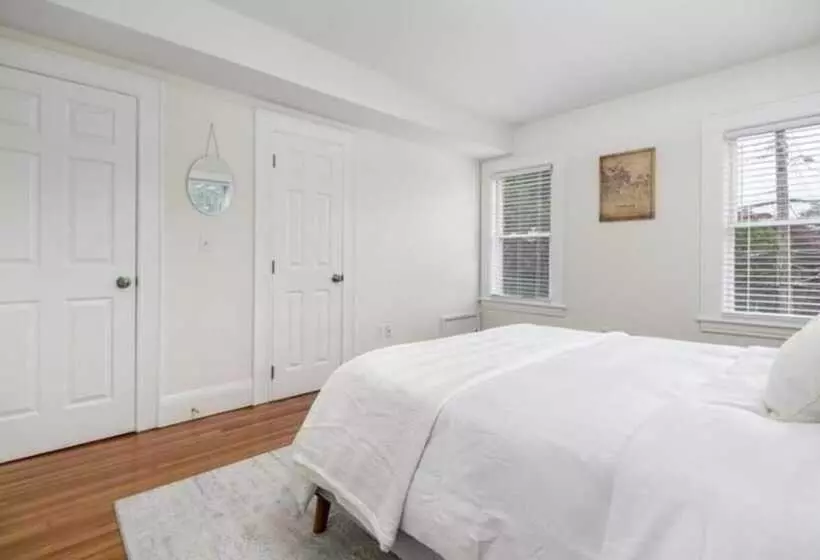 Residenssi Black Rock Home   4 Bed   Jacuzzi Bath   Beach