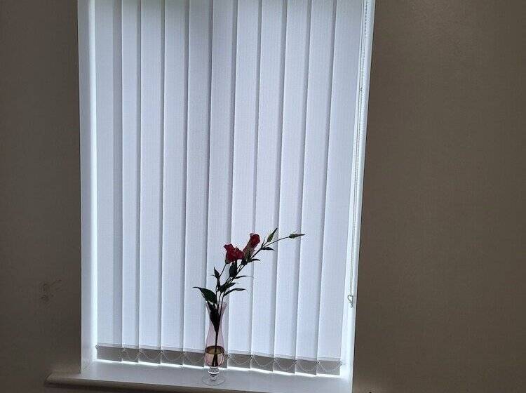 اقامتگاه Impeccable 4 Bed House In Leicester