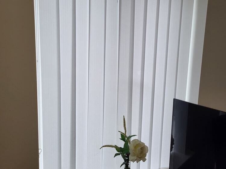 اقامتگاه Impeccable 4 Bed House In Leicester