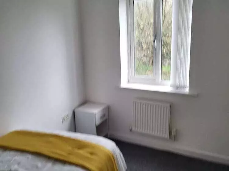 Residenssi Impeccable 4 Bed House In Leicester