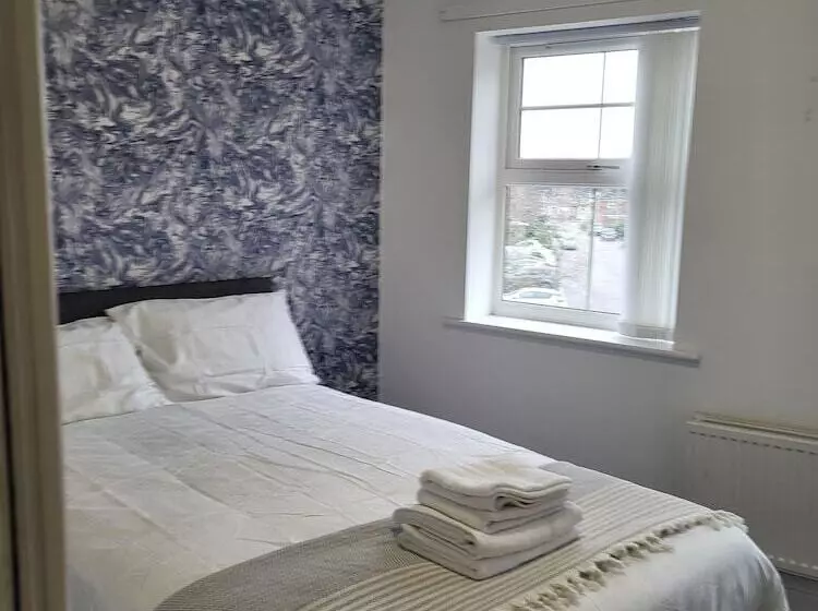 Residenssi Impeccable 4 Bed House In Leicester