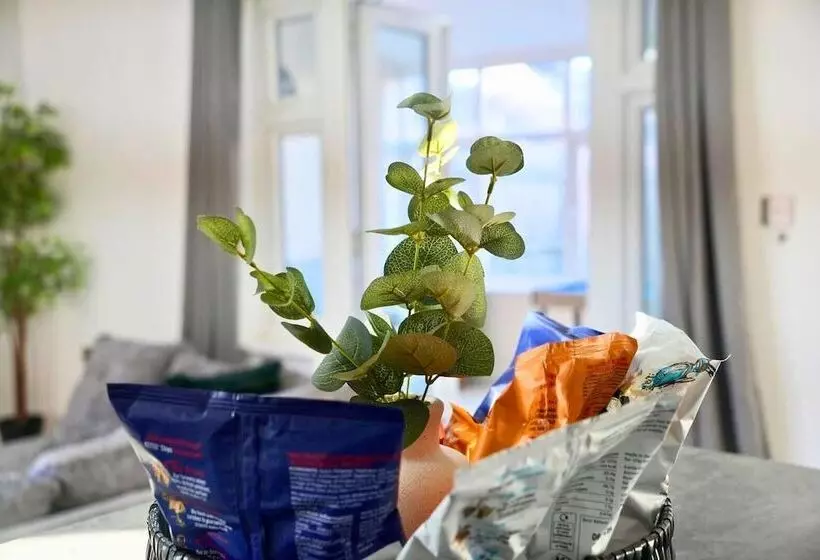 Residenssi Lovely 3 Bed House In Solihull