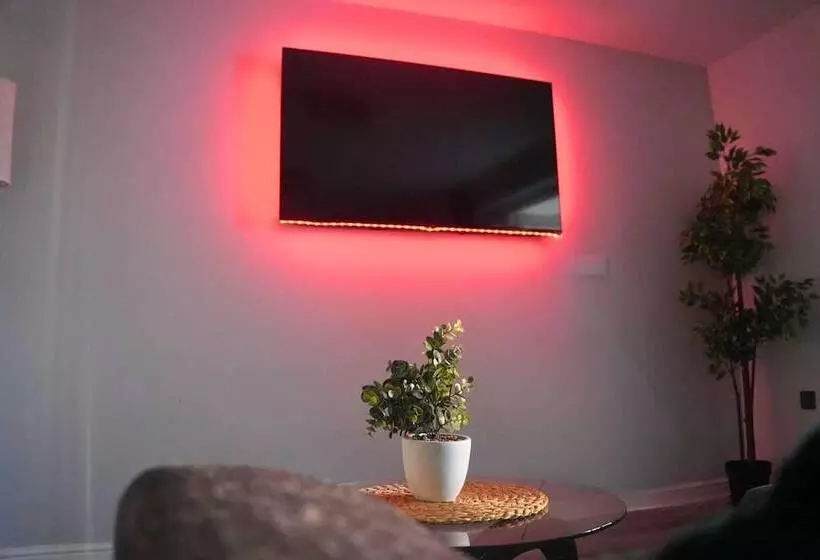 Residenssi Lovely 3 Bed House In Solihull