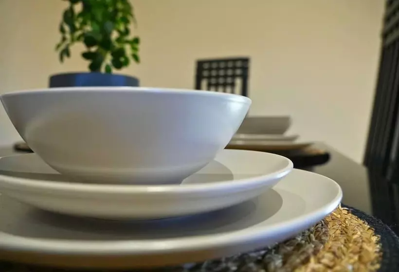 Residenssi Lovely 3 Bed House In Solihull