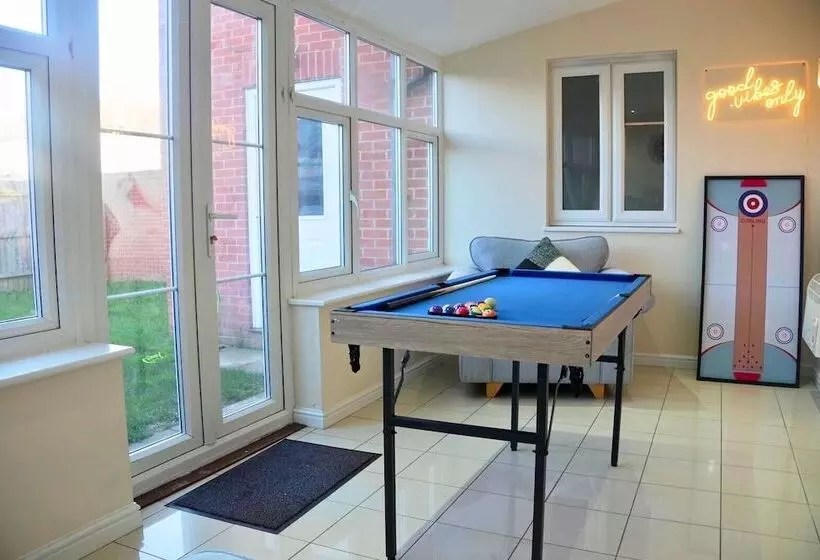 Residenssi Lovely 3 Bed House In Solihull