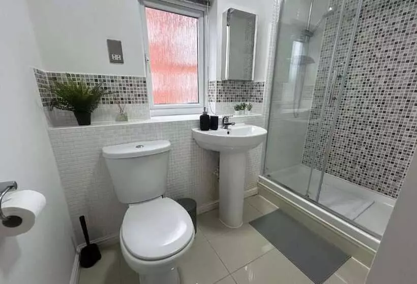 Residenssi Lovely 3 Bed House In Solihull