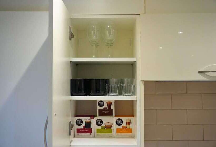 Резиденция Lovely 3 Bed House In Solihull