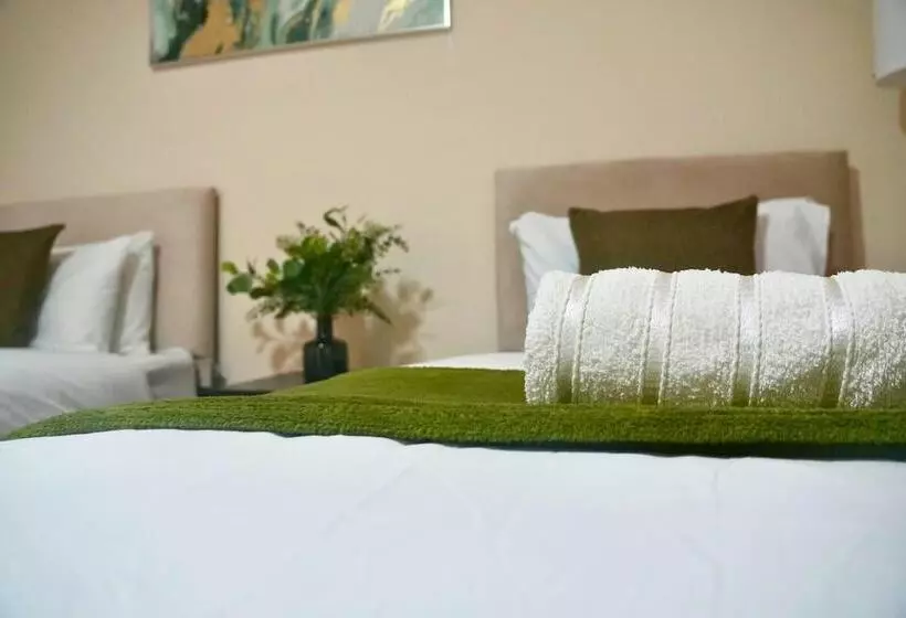 Residenssi Lovely 3 Bed House In Solihull