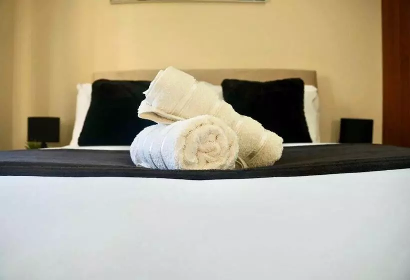 Residenssi Lovely 3 Bed House In Solihull