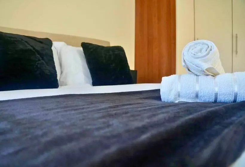 Residenssi Lovely 3 Bed House In Solihull