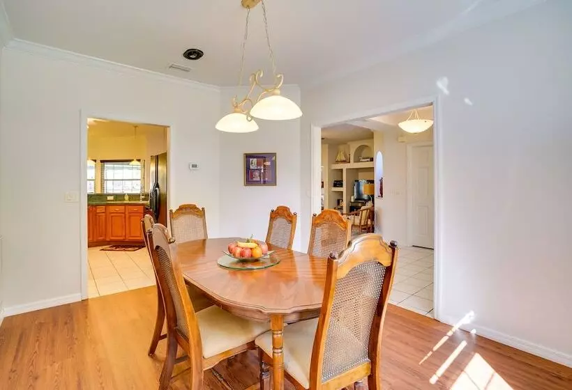 Walk To Lake: Home W/ Screened Porch In Sebring!