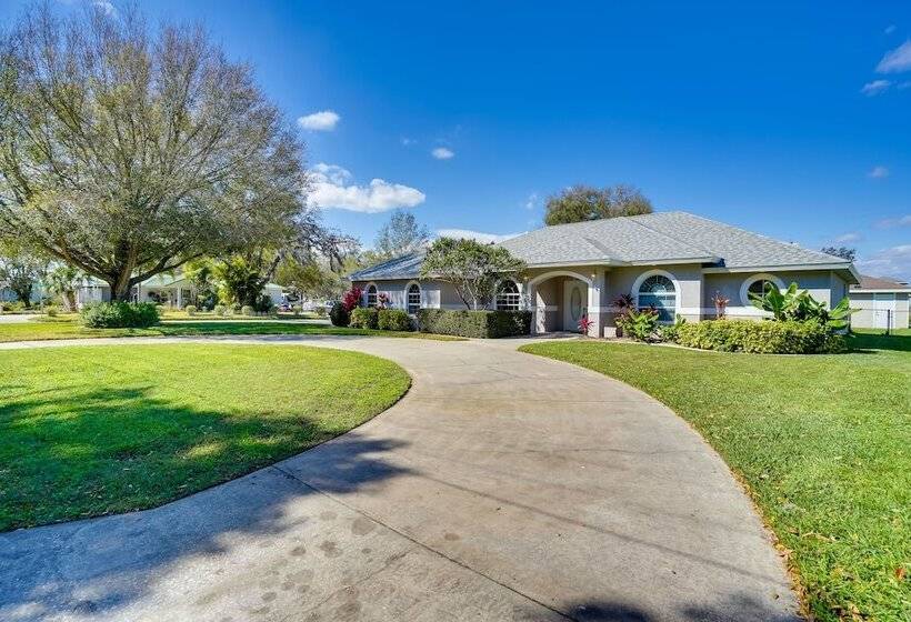 Walk To Lake: Home W/ Screened Porch In Sebring!