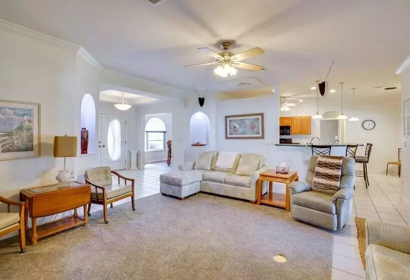 Walk To Lake: Home W/ Screened Porch In Sebring!