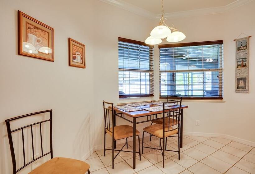 Walk To Lake: Home W/ Screened Porch In Sebring!