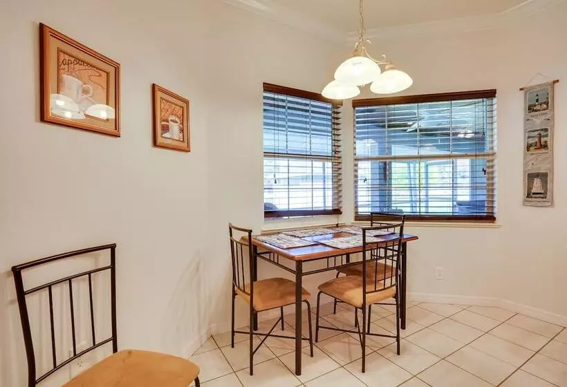 Walk To Lake: Home W/ Screened Porch In Sebring!