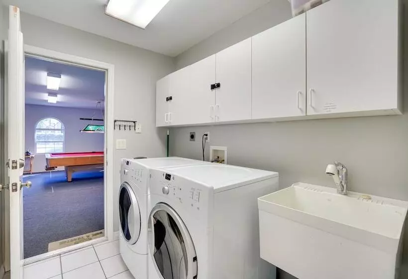 Walk To Lake: Home W/ Screened Porch In Sebring!