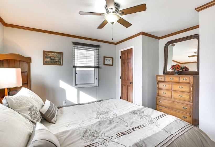 Single Story Gillette Home: Walk To Lake & Trails!