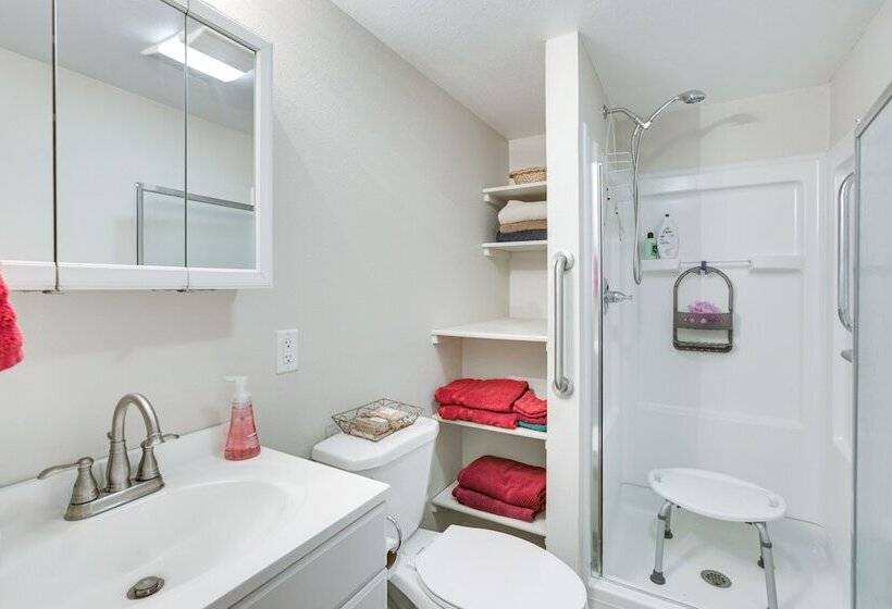 Single Story Gillette Home: Walk To Lake & Trails!