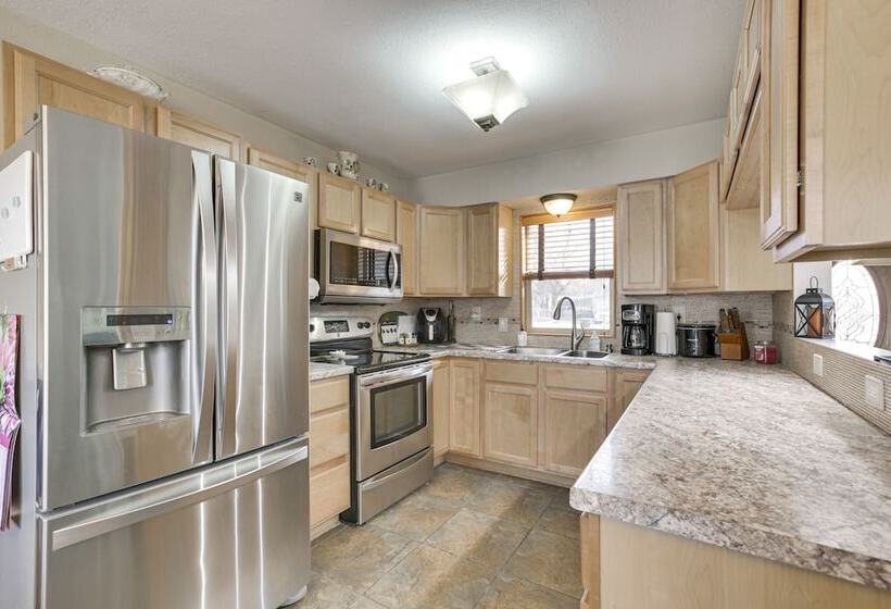 Single Story Gillette Home: Walk To Lake & Trails!