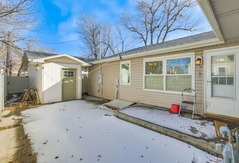 Single Story Gillette Home: Walk To Lake & Trails!