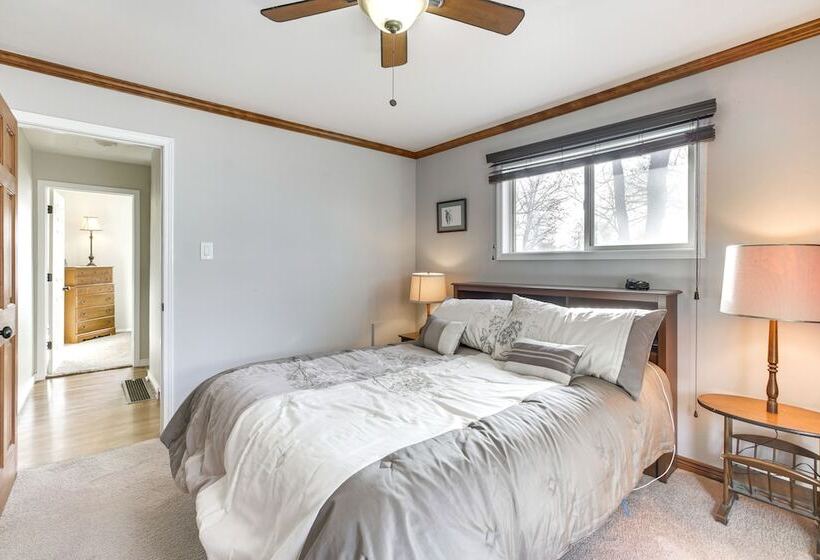 Single Story Gillette Home: Walk To Lake & Trails!