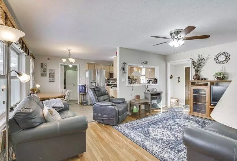 Single Story Gillette Home: Walk To Lake & Trails!