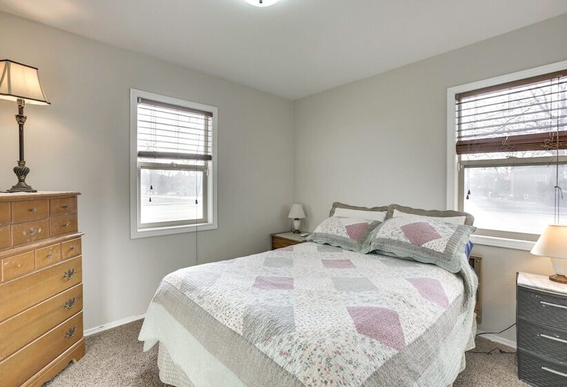 Single Story Gillette Home: Walk To Lake & Trails!