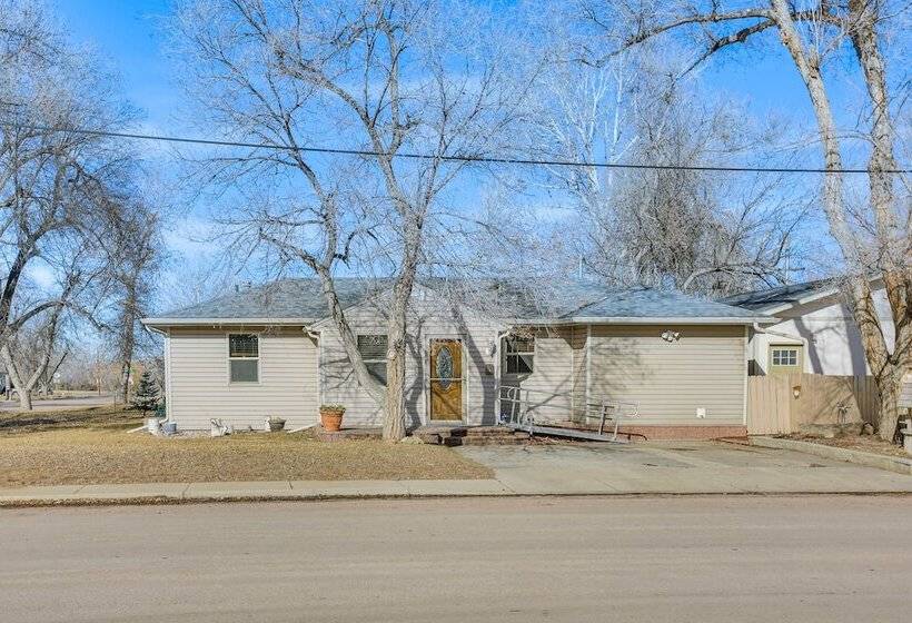 Single Story Gillette Home: Walk To Lake & Trails!