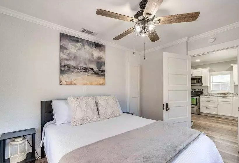 Spring Hill Canal Front Home W/ Kayaks Provided!