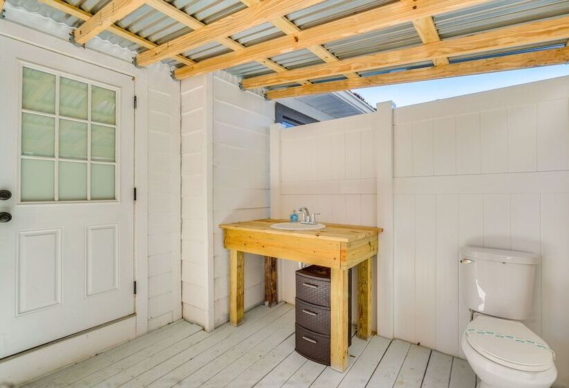 Spring Hill Canal Front Home W/ Kayaks Provided!