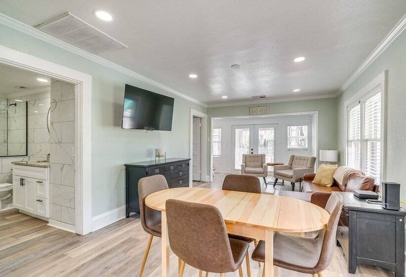 Spring Hill Canal Front Home W/ Kayaks Provided!