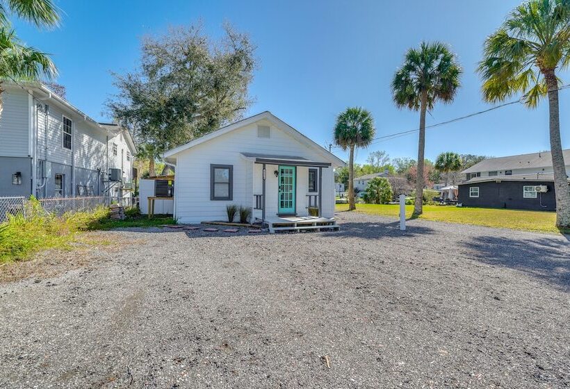 Spring Hill Canal Front Home W/ Kayaks Provided!