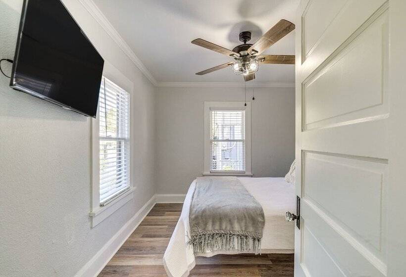 Spring Hill Canal Front Home W/ Kayaks Provided!