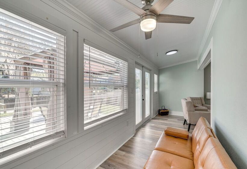 Spring Hill Canal Front Home W/ Kayaks Provided!