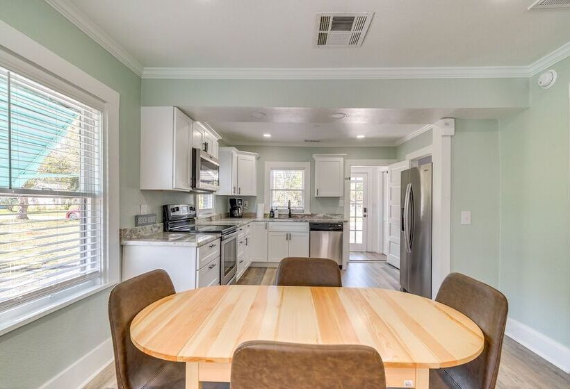 Spring Hill Canal Front Home W/ Kayaks Provided!