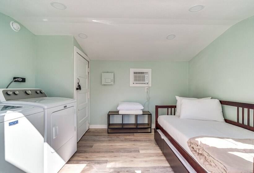 Spring Hill Canal Front Home W/ Kayaks Provided!